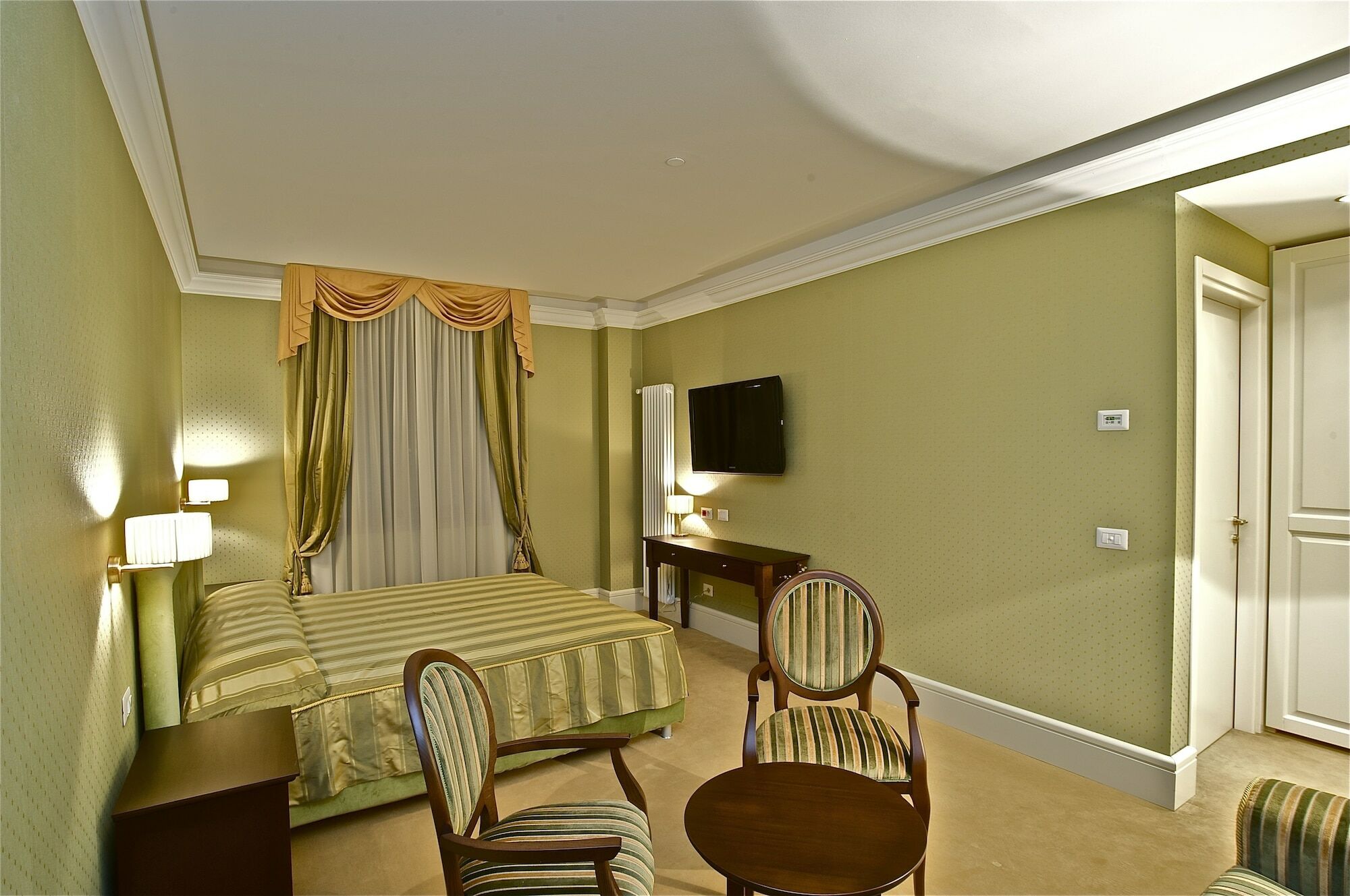Design Suite Тирано Экстерьер фото